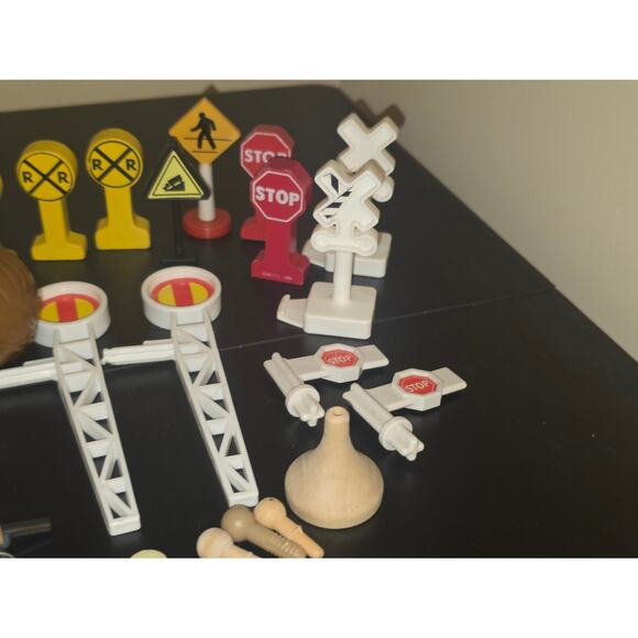 Thomas‎ & Friends / Brio 26 Piece Random Assortment Lot Bundle - Picture 6 of 7